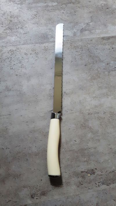Zoubkovaný nůž na chléb