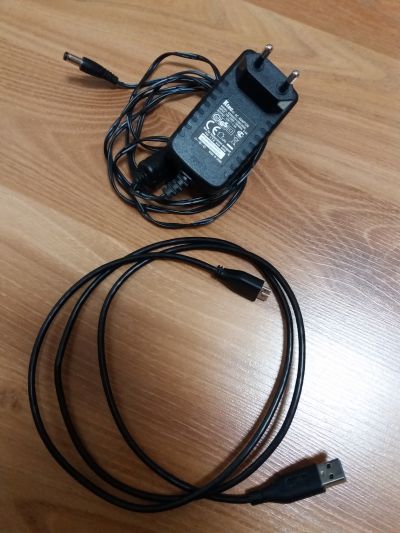 Adaptér a datový kabel k USB disku WD