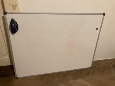 Bílá magnetická popisovací tabule