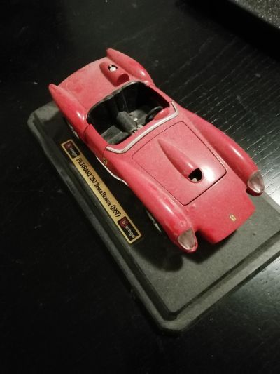 SPĚCHÁ - burago model Ferrari 250 TestaRossa