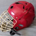 Hokejová brankářská helma