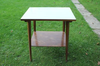 Daruji dřevěný stolek