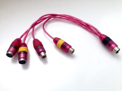 Propojovací kabel