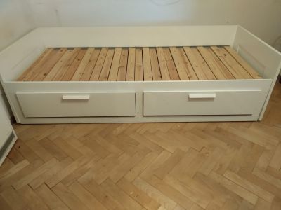 Jednolůžková postel s úložným prostorem, Letná