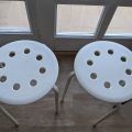 Čtyři stoličky z Ikey