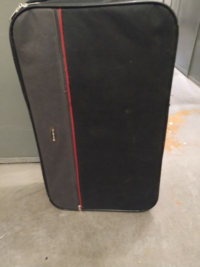 Jednoduchý kufr s dvěma kolečky