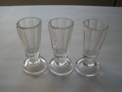 3 úzké sklenice