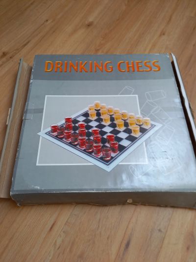 Stolní hra picí šachy
