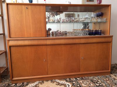 Daruji pěkný sekretář