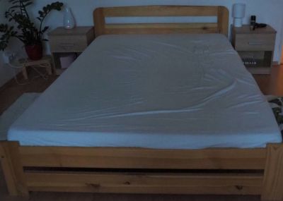 Daruji postel 140x200 s matrací a roštem