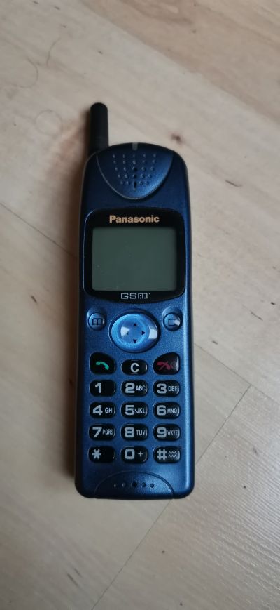 MOBILNÍ TELEFON PANASONIC EB-G520