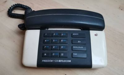 STOLNÍ TELEFON FREEDOM 1 CS