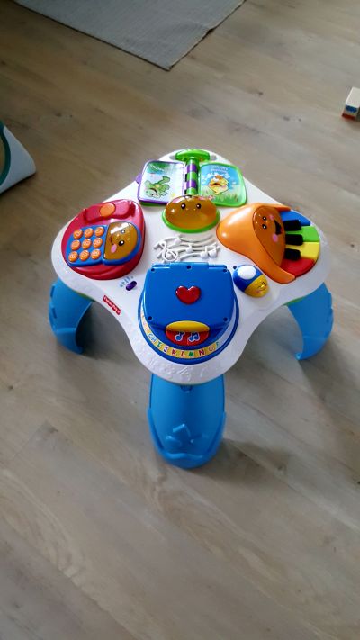 Hrací stolek pro batole