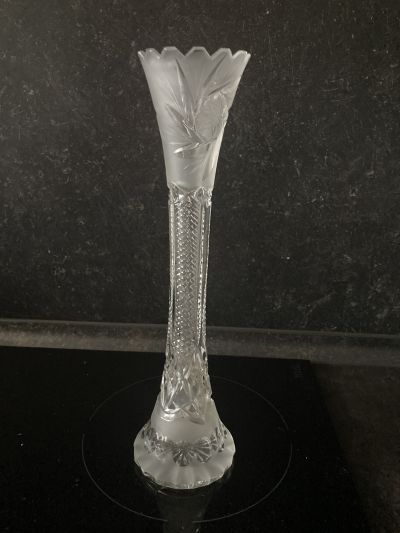 vaza z brouseneho skla