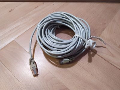 Dlouhý síťový kabel