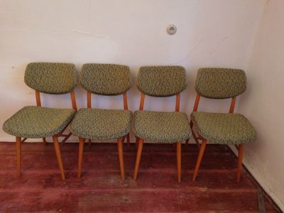Zelené polstrované židle