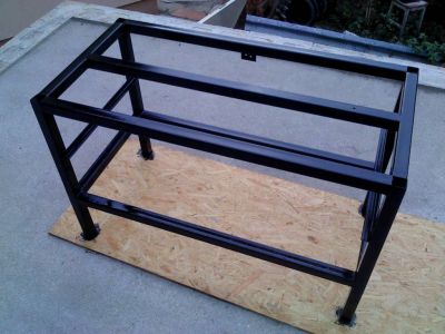 Hledám stojan pod akvarium-kovový,svařovaný.