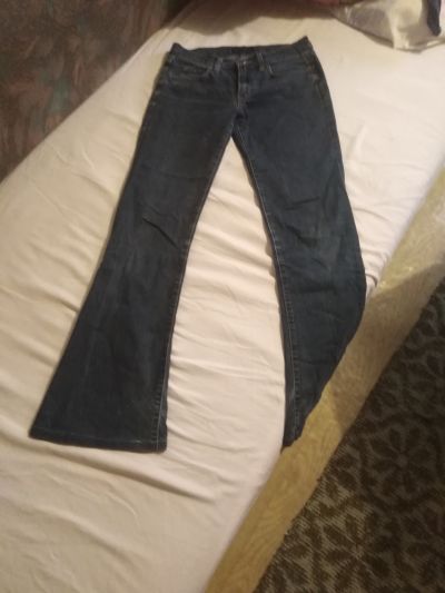 Jeans velikost 28
