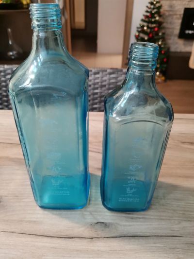 2x očištěná lahev Bombay Saphire, vhodné jako váza