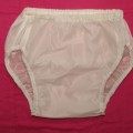 Scháním tyto igelitové kalhotky větší velikosti 