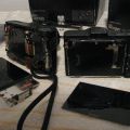 Dvojice rozebraných fotoaparátů Sony RX100