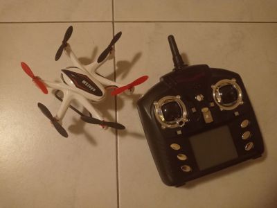 Funkční dron