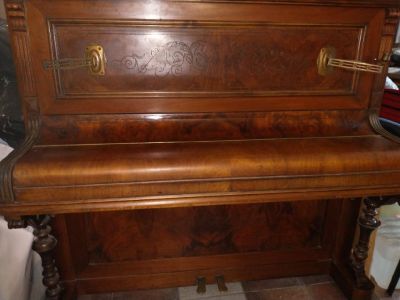 PIANO  J.HELM  EGER rok 1880