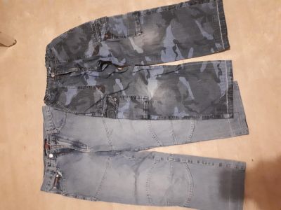 Daruji 2x klučíčí džíny, vel 128, 134 - širší nohavice