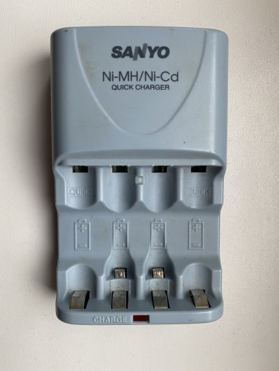 Nabíječka baterií Sanyo
