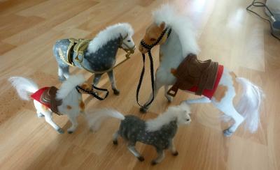 Daruji hračky: 4 figurky koní