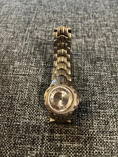 Dámské hodinky s kovovými páskem Seeco