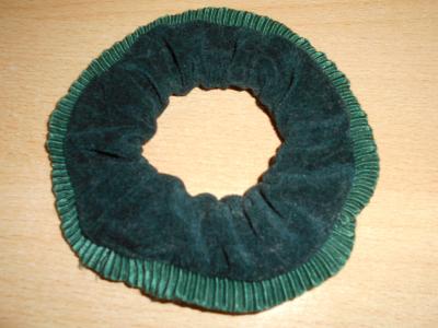 Sametová zelená guma do vlasů