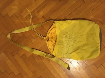Taska, sustakova, velikost vetsi A4,uvnitr kapsy, Nike