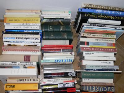 VĚTŠÍ MNOŽSTVÍ KNIH