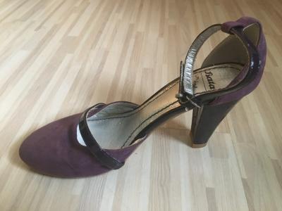 Dámské sandále fialové Baťa vel.37