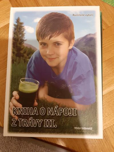 Kniha o nápoji z trávy (zelený ječmen)