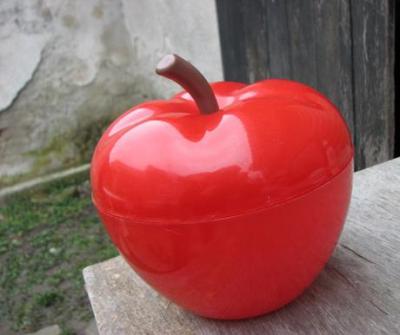 Retro plastové jablko