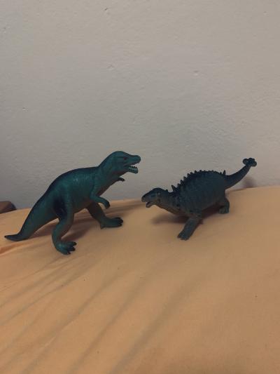 2 dinosaury