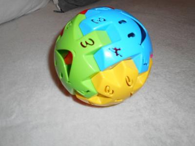 Skládačka ve tvaru míčku se smajlíkama