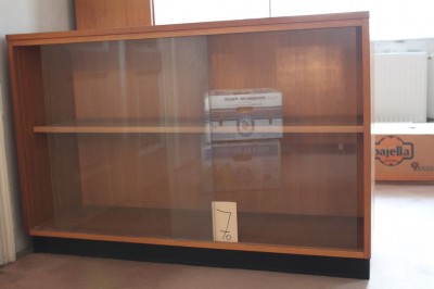 Menší knihovna - dřevo + sklo