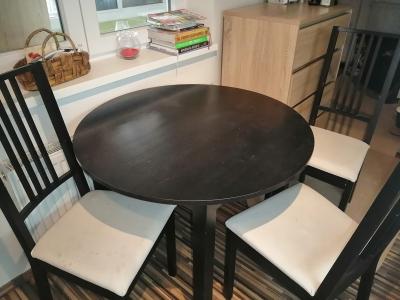 stůl a 4 židle