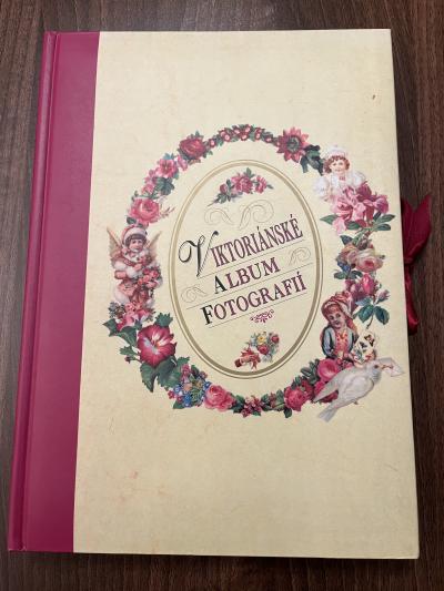Viktoriánské album fotografií