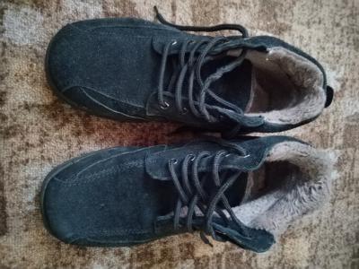 Černé semišové kotníkové boty