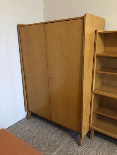 Skříň světlá dvoudveřová