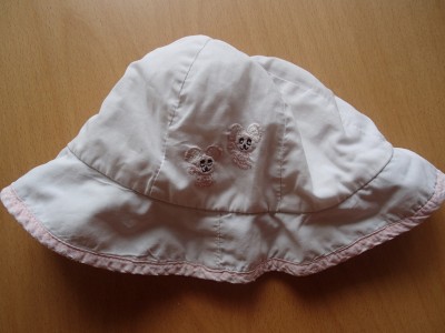 Letní klobouček pro holčičku 1 - 2 roky