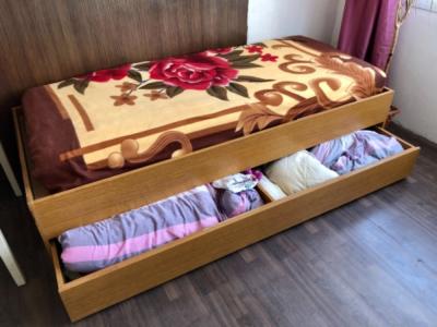 Starší nábytek. Teplice