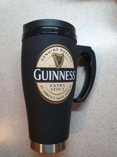 Cestovní hrnek Guinness