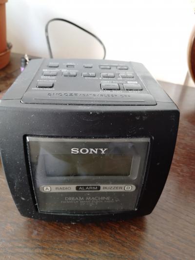 Funkčí radiobudik Sony