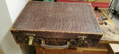 Starý kožený kufr 1