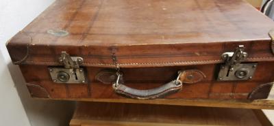 Starý kožený kufr 2